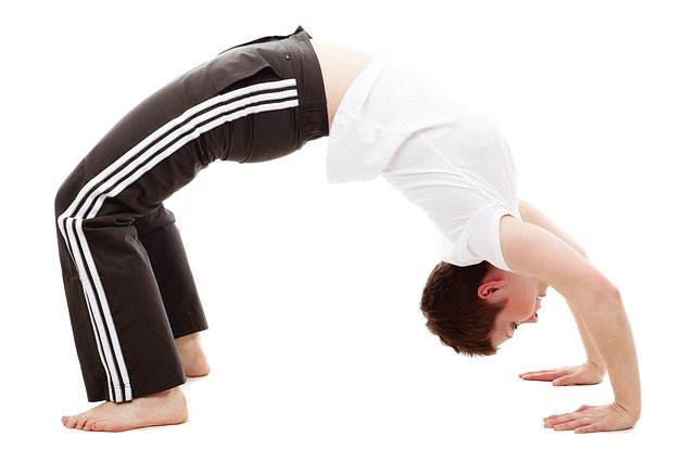 Najlepsze ćwiczenia na poprawę elastyczności. Gdzie wybrać się na pierwsze zajęcia jogi?